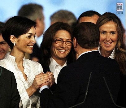 ������������������ǰֻ��һ������װ����ģ�أ���ת�н������Ȧ��Ϊ�����ˡ�2006�걻��¬˹�������п�ʼ�� ...