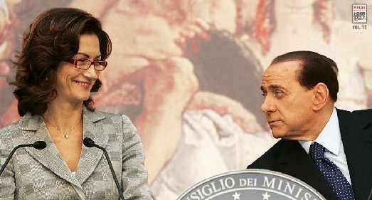 2011��1�£������������ұ����ع��˱�¬˹�����ں�լ�����ڶ���Ů�������ɶԡ�����һ����Ƭ�ϣ��ϱ��������� ...