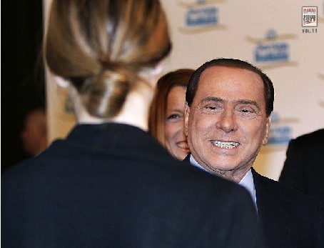 2011��2��28�գ���������¬˹����ǰ���μ�һ�����顣