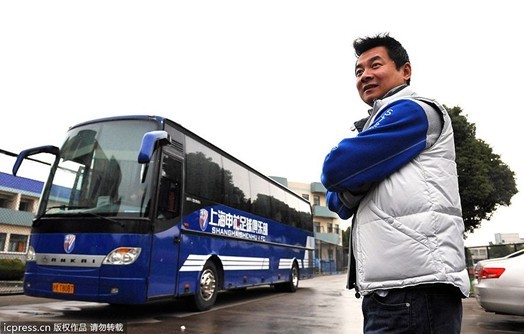 ͼΪ2009��12��8�գ��Ϻ��껨���¼��ᣬ���ڿ��Ż��ؽ��������ޣ�ȫ�ӽ���ʦ����������ѵ������ս��������